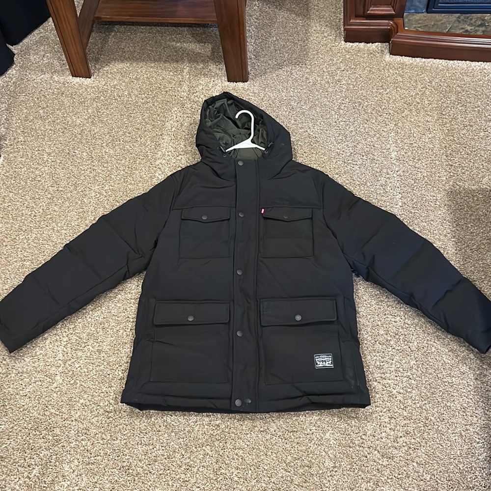 Levi’s puffer coat. New never worn size large runs a bit big.